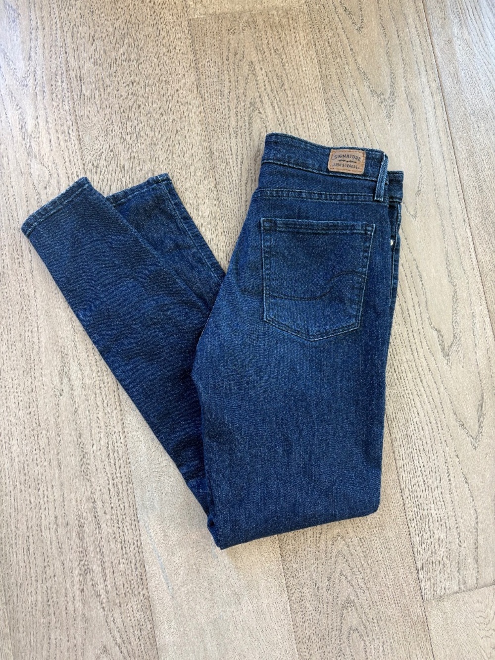 Women’s Signature Levi’s